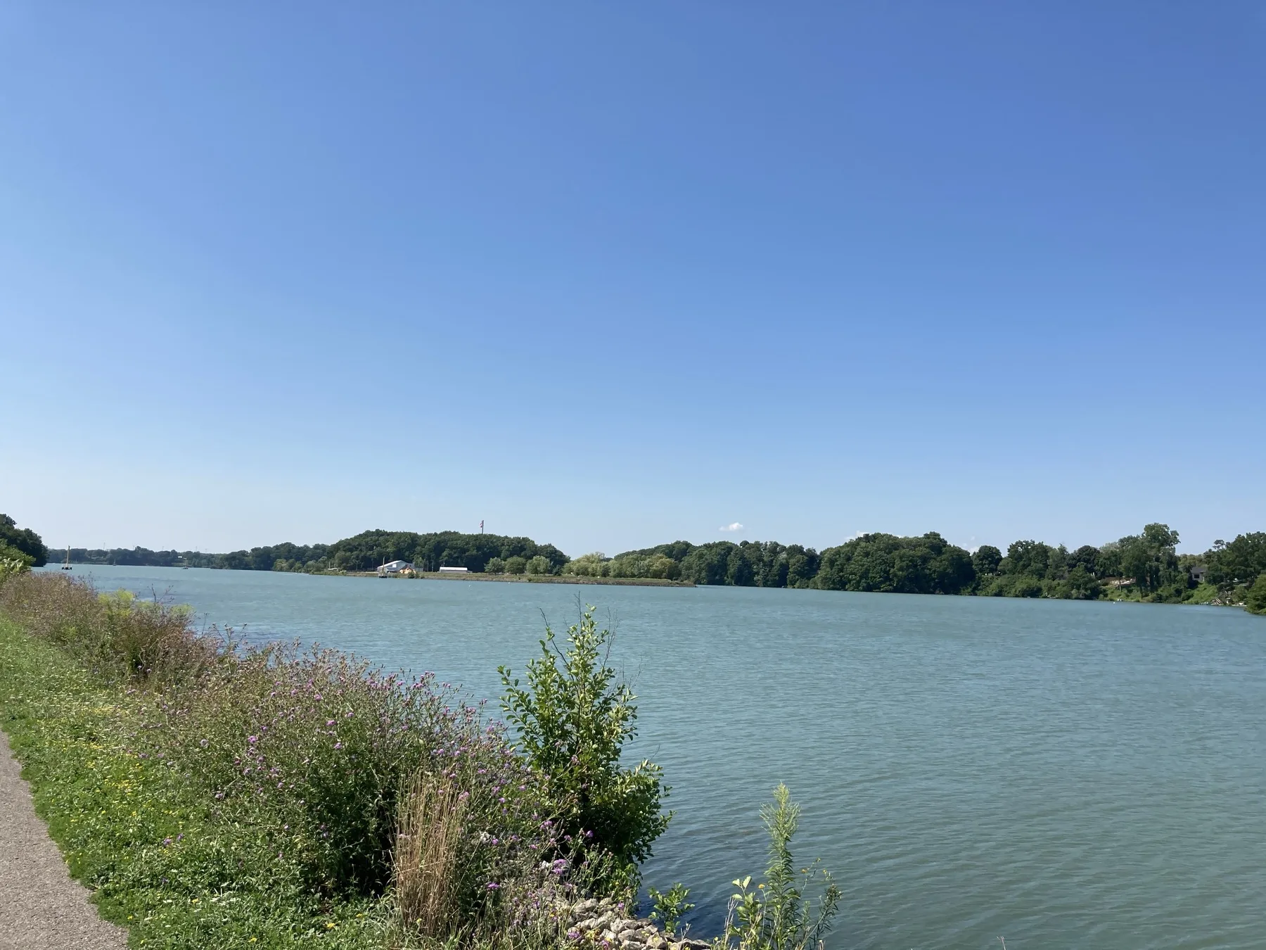 Water and green shoreline in St. Catharines Ontario