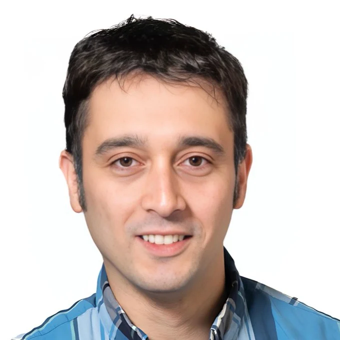 Feliks Rozenberg, founder, editor, and photographer of Ontario Local Trips