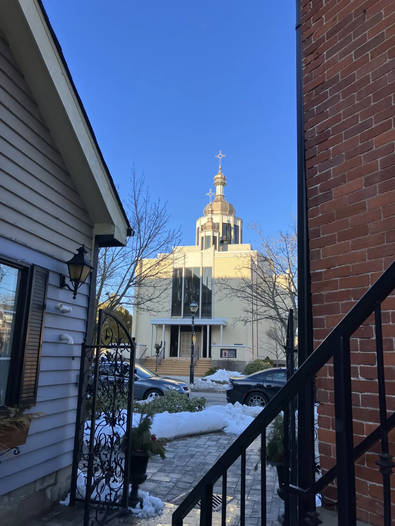 Vista da arquitetura semelhante a uma igreja na Burlington Village Square