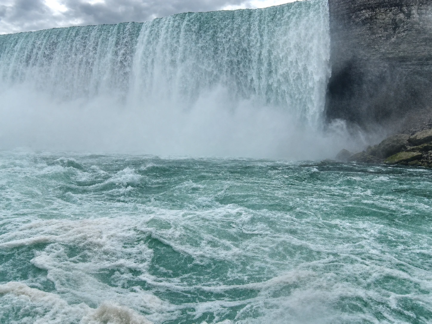 Niagara Falls seen from the boat in the mist