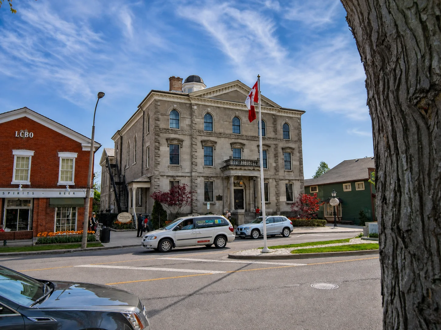 Historic courthouse streetscape in Niagara-on-the-Lake