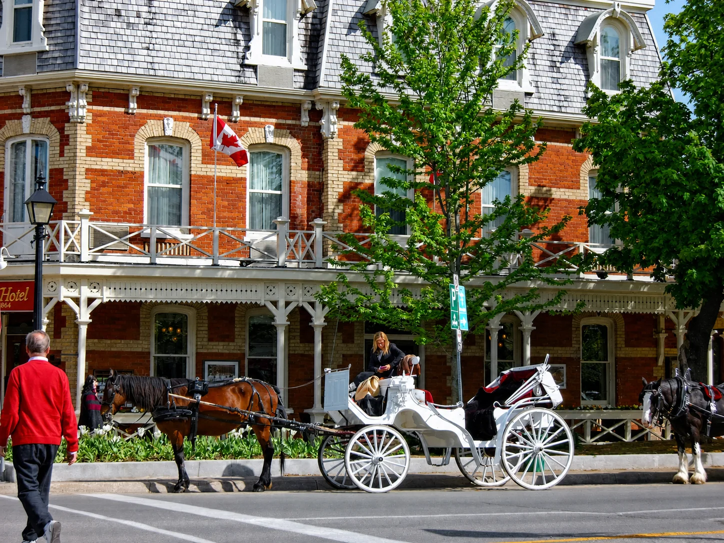 Horse-drawn carriage outside the Prince of Wales Hotel
