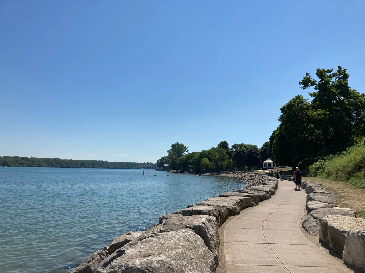 Queen's Royal Park waterfront path beside the Niagara River and Lake America