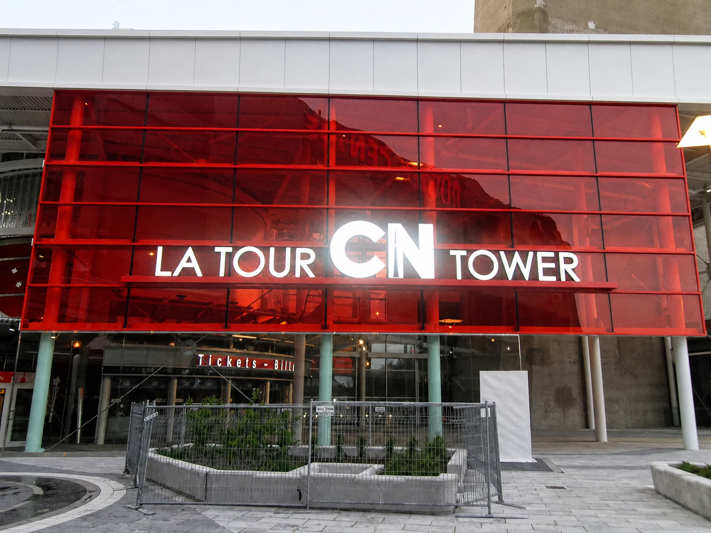 Extérieur de la Tour CN 1