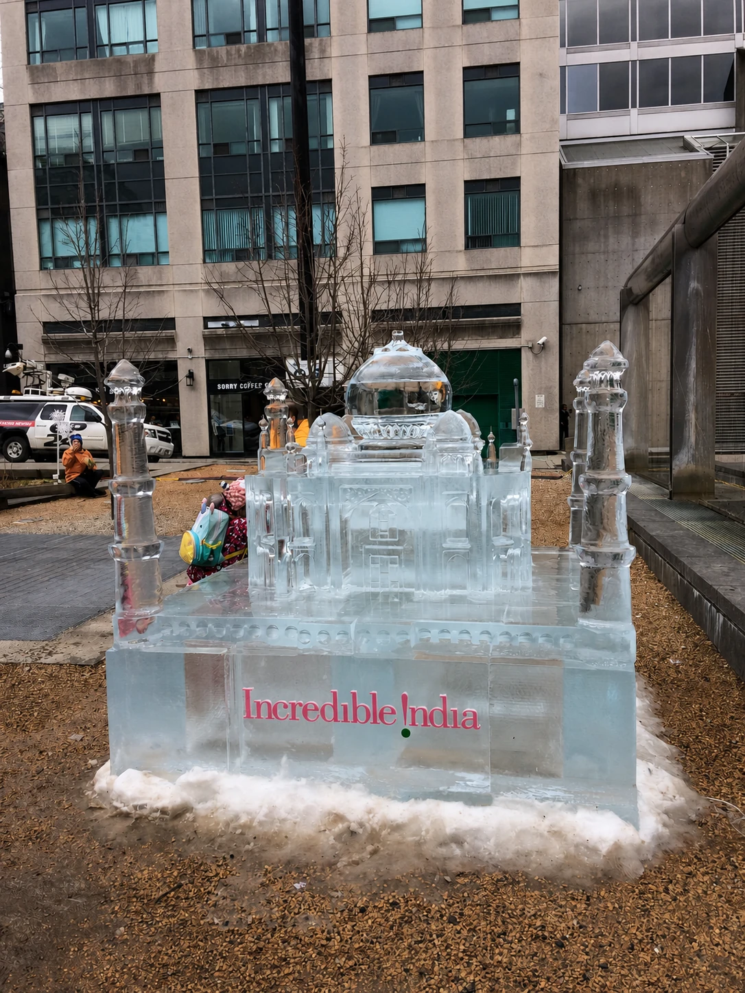Taj Mahal ice sculpture at Yorkville IceFest