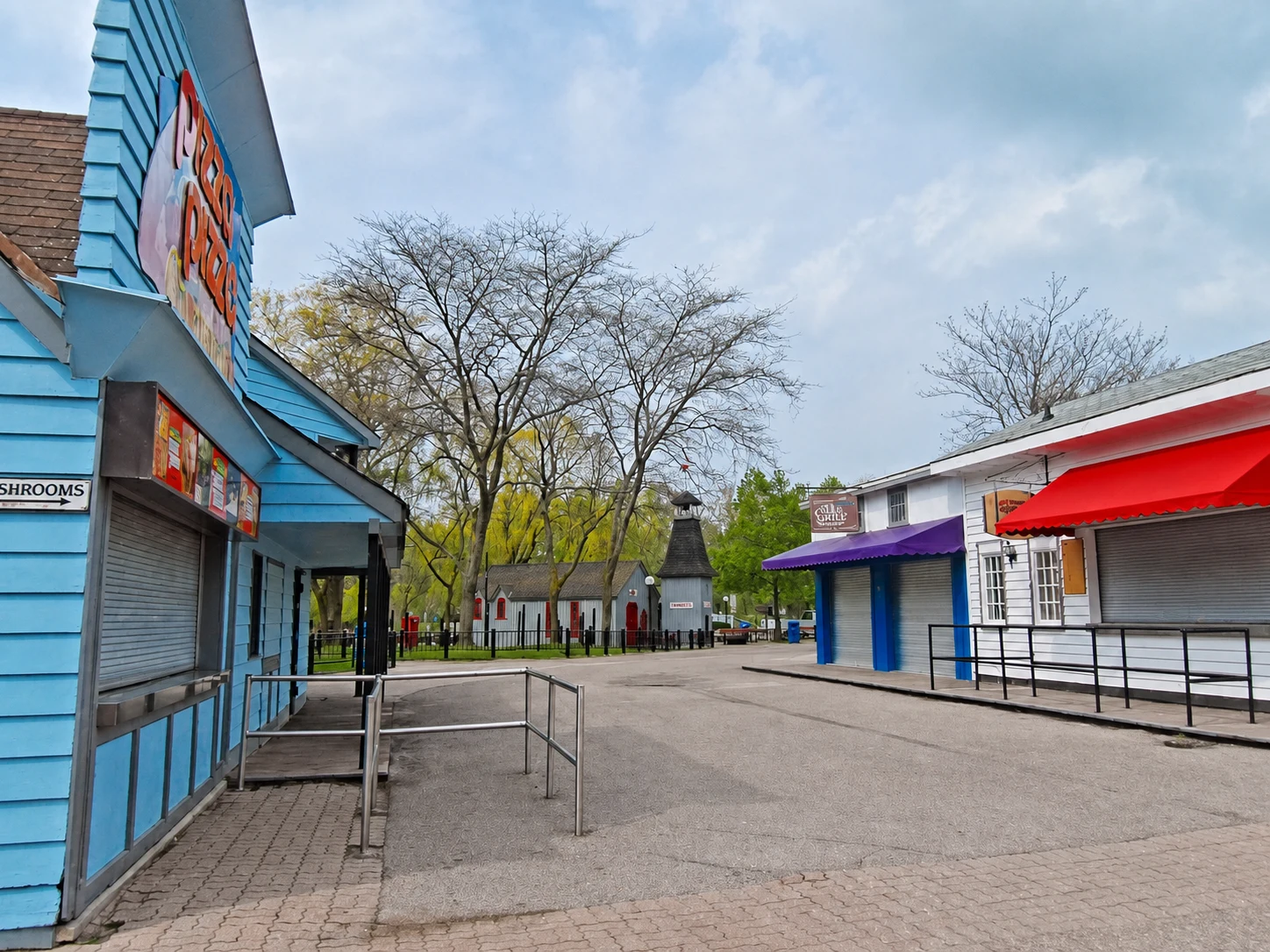 Seasonal food and drink kiosks on Centre Island